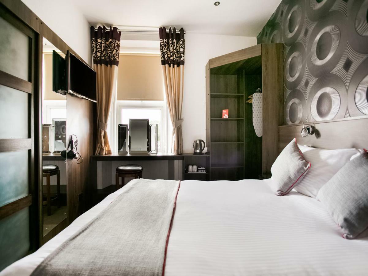 Corner Hotel 3*